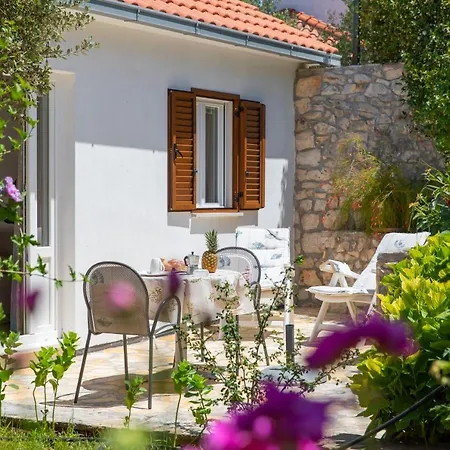 Сasa de vacaciones Little House